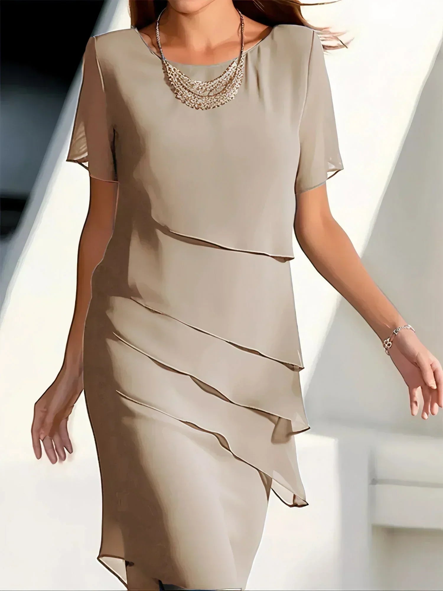Eva - Robe Élégante avec Couches