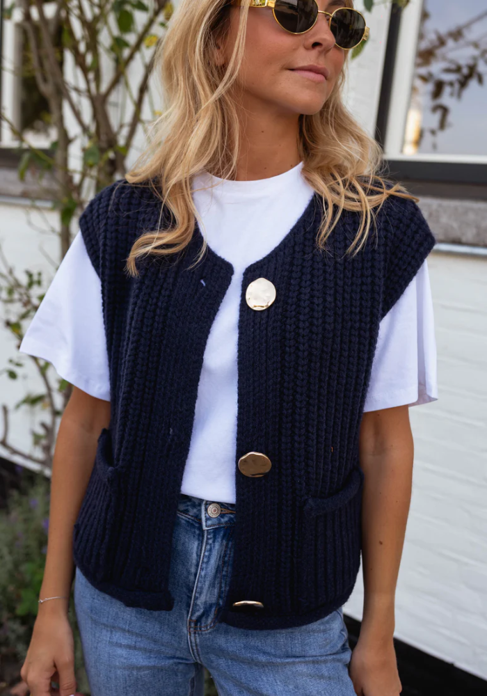 FENJA™ | LE GILET CHIC EN TRICOT À SUPERPOSER